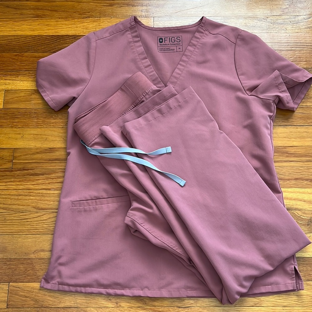 Figs scrub set. Casma/Livingston size M. Color mauve. PO# matching set